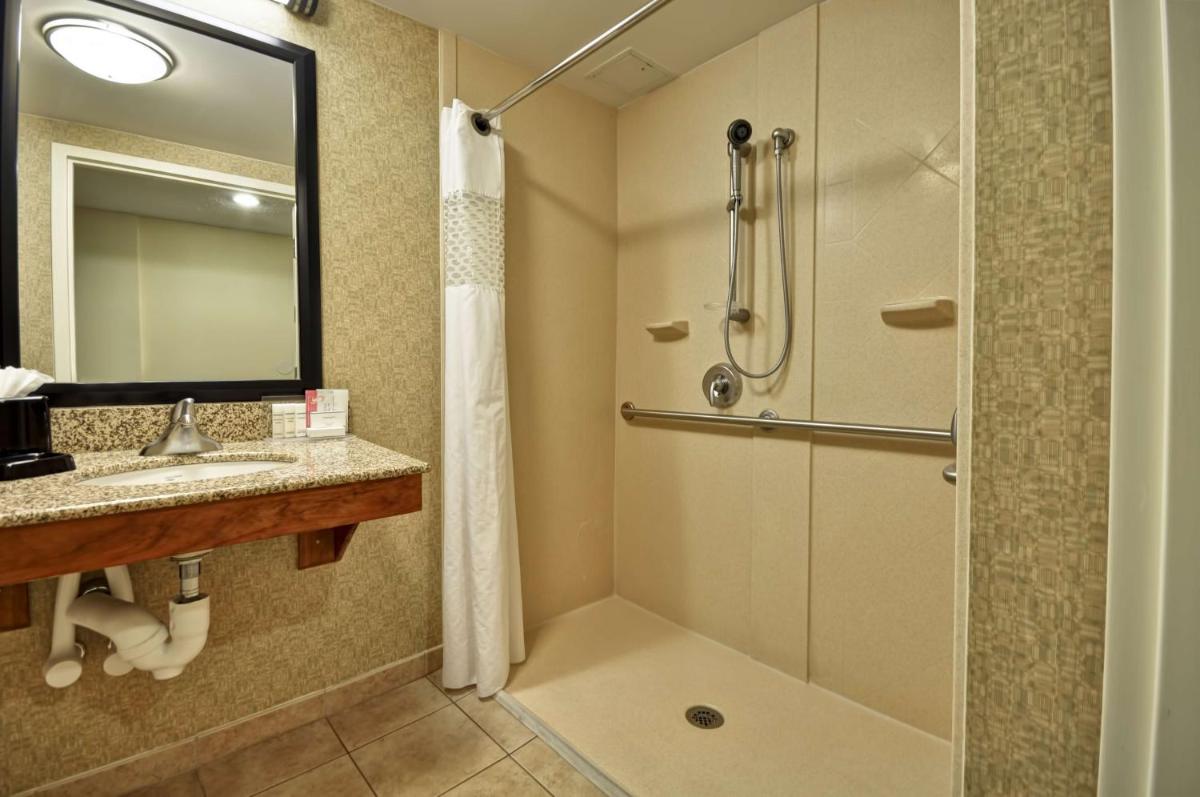 Popular attractions Area Nearby Property